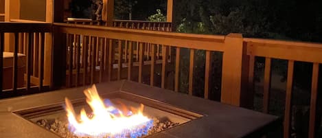 Enjoy the fire pit and night sky