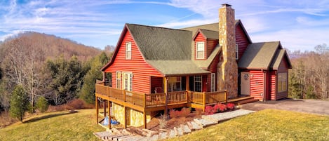 Piney Creek Vacation Rental | 7BR | 4BA | 3,800 Sq Ft | 3 Stories