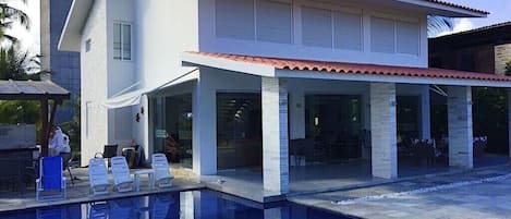 Foto da casa + piscina