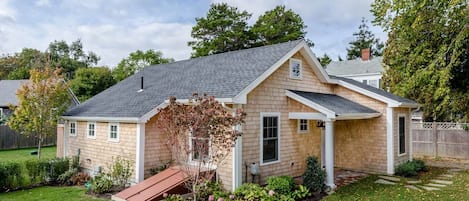 Chic Luxury Cottage In Edgartown Village