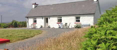 Little Irish Holiday Cottage, Beautiful Holiday Accommodation in Carrick, County Donegal