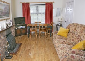 Garden Cottage Tipperary, Rural Pet-Friendly Holiday Accommodation Available in Cahir, County Tipperary