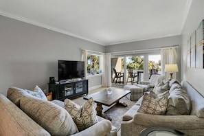 435 Captains Walk | Living Area - 435 Captains Walk | Living Area