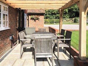 Sitting-out-area | Well Cottage, Horsham