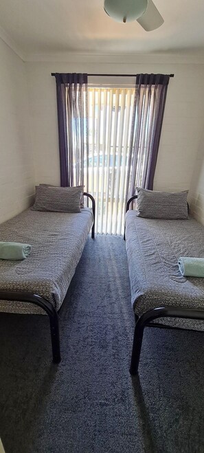 Kalbarri Garden Apartment 5 - Kalbarri Accommodation Service