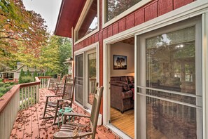 Private Deck | Single-Story Cabin