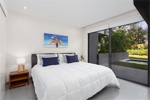 Main bedroom with direct access to the private pool