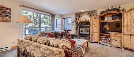 Snuggle into opulence as you watch TV, the fire, play games or the skiers go by!