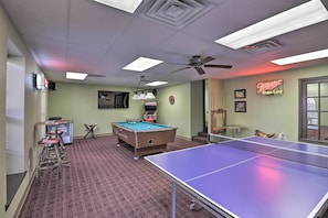 Game Room | Ping Pong | Pool Table | Arcade Game | Smart TV