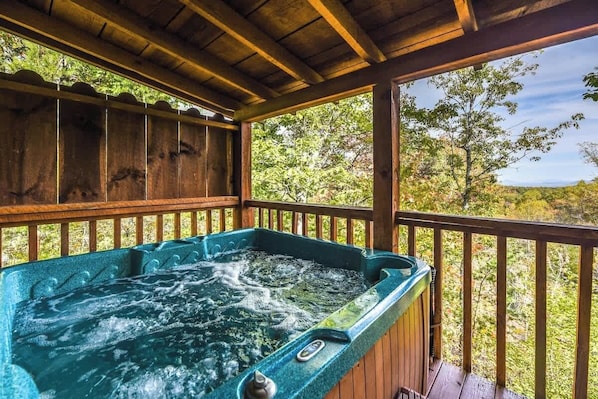 Bañera de hidromasaje al aire libre