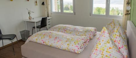 Doppelbettzimmer mit eigenem Bad und Seesicht