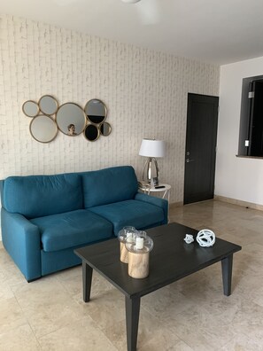 Cabo Villa Beach Resort and Spa
1 Bdrm, 1 bth, living area, kitchenette, balcony