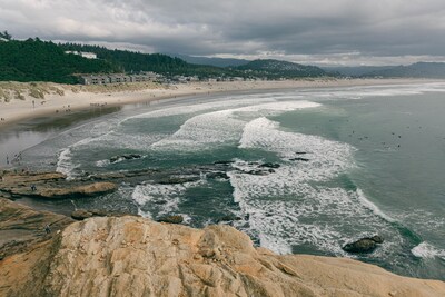 Luxury Oregon coast Beach House with panoramic views HOT TUB and SAUNA!