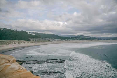 Luxury Oregon coast Beach House with panoramic views HOT TUB and SAUNA!
