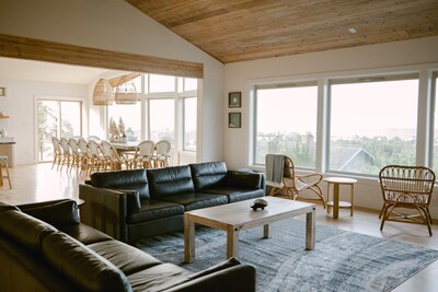 Luxury Oregon coast Beach House with panoramic views HOT TUB and SAUNA!