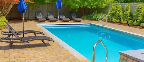 Beautiful courtyard with private pool and bar