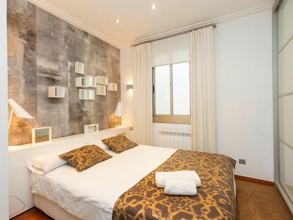 Eigentum, Möbel, Fenster, Komfort, Gebäude, Holz, Bettrahmen, Interior Design, Textil, Beleuchtung
