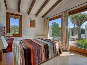 Pflanze, Möbel, Fenster, Komfort, Holz, Textil, Interior Design, Schatten, Bett, Himmel