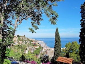 Sky, Plant, Building, Water, Cloud, Azure, Tree, Body Of Water, Vegetation, Coastal And Oceanic Landforms