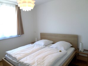 Ferienwohnung E5 mit Balkon, 70 qm, 2 Schlafzimmer, max. 5 Personen-E5_SZ.jpg