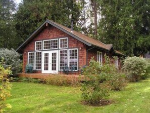 Entire wall of windows provides an abundance of natural light inside!