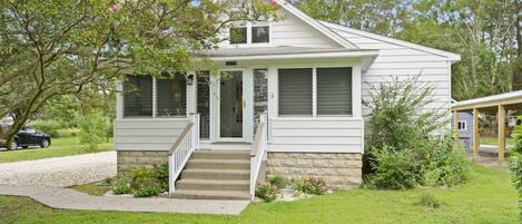 Welcome to Crepe Myrtle Cottage on Chincoteague Island!