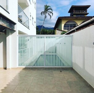 Apê moderno de frente pro mar com churrasqueira própria e piscina  - Ubatuba