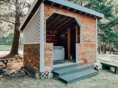 Cute & Cozy Packwood Cabin with Private Hot Tub!