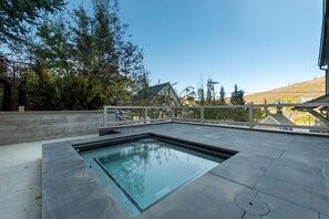 Private hot tub