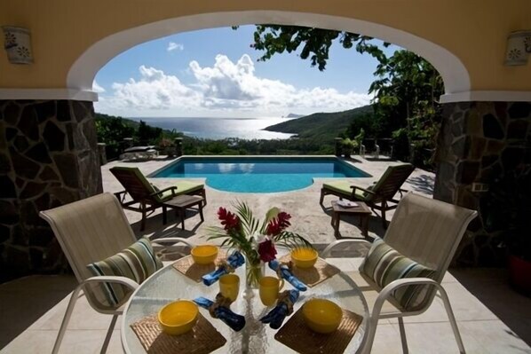 Pool side dining