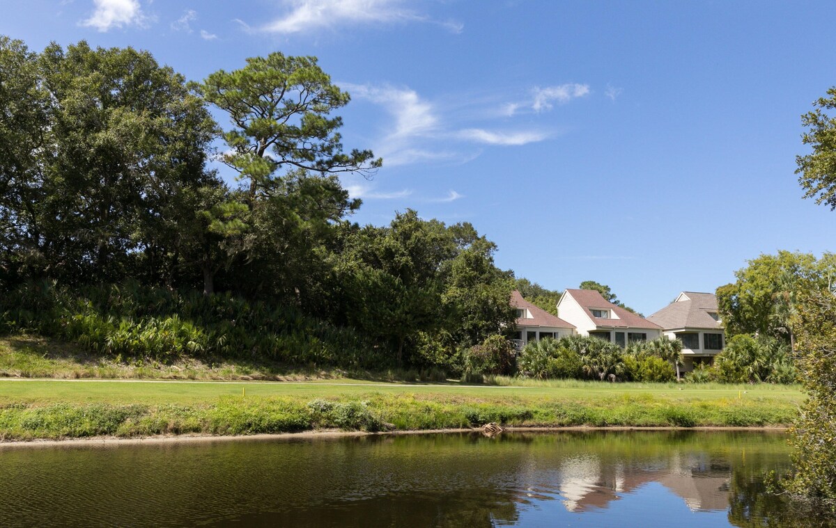 Treehouse Close to Beach, Golf Course/Lagoon Views with Bikes, Chairs, Umbrellas