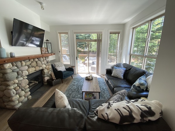 Spacious and bright living room looking out onto the walkout deck.