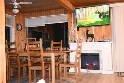 Cottage Binx Bracebridge | Large deck with outdoor movies on lake Muskoka