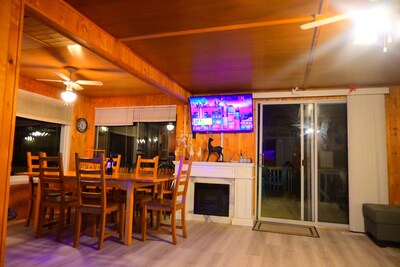 Cottage Binx Bracebridge | Large deck with outdoor movies on lake Muskoka