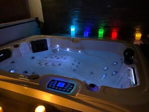 Indoor spa tub