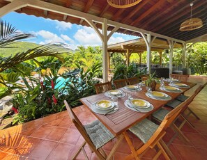 Table for 10 people (1)