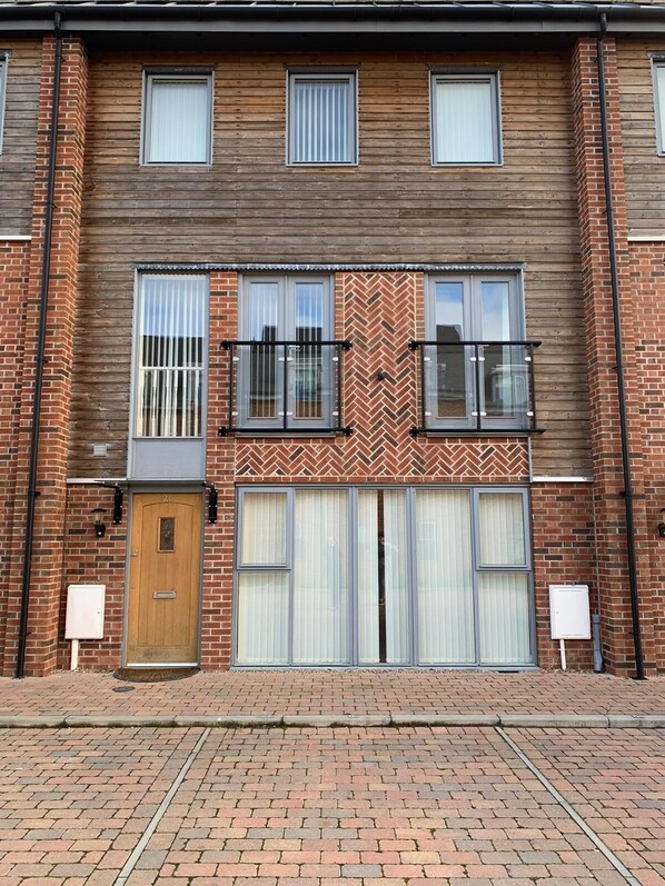 Front View -Main Dor
