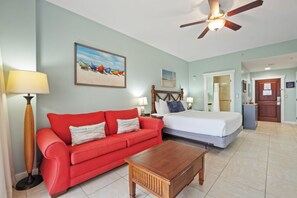 Cozy studio, perfect for small families or a girls trip! Queen sleep sofa bed.