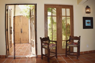 Casa Paraiso - 1 minute walk to the Beach!