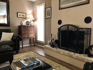 2nd Livingroom Fireplace