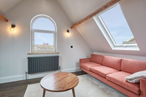 The Loft @ Skinner St, Whitby - Host & Stay