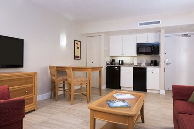 GREAT FIND! LOVELY GULF VIEW 1BR FAMILY SUITE, BALCONY, BEACH ACCESS, POOL, BAR