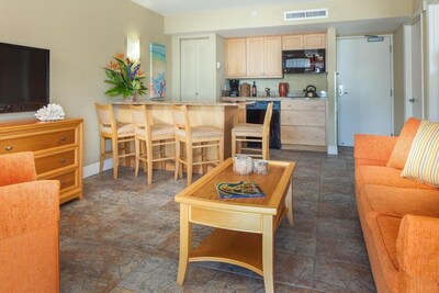 GREAT FIND! LOVELY GULF VIEW 1BR FAMILY SUITE, BALCONY, BEACH ACCESS, POOL, BAR