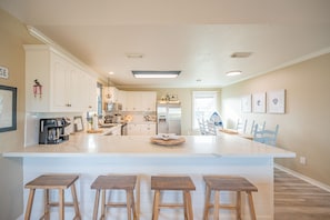 Seating for 4 at the counter-height breakfast bar