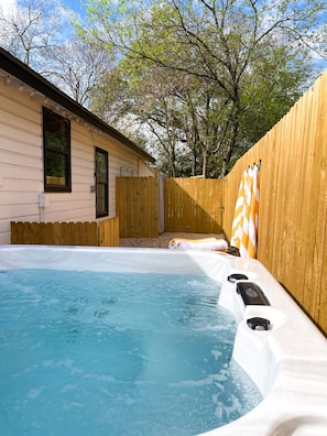 Bain à remous extérieur