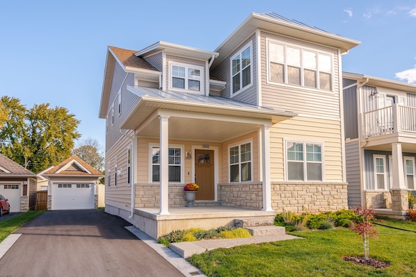 Detached home with Garage