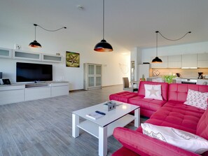 Wohnzimmer, Zimmer, Interior Design, Möbel, Eigentum, Gebäude, Fussboden, Haus, Tabelle, Kaffetisch