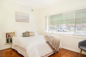 Main bedroom with Queen Bed