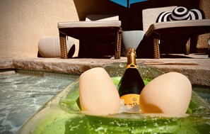 Enjoy a drink in the heated pool! 