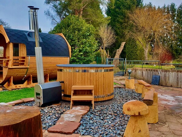 Outdoor spa tub